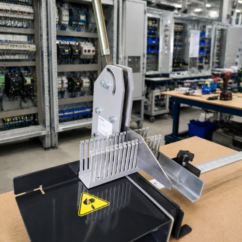 Karbikulõikaja KL 125 – elektrikilpide karbikutele ja kaantele (Cable Duct Cutter)